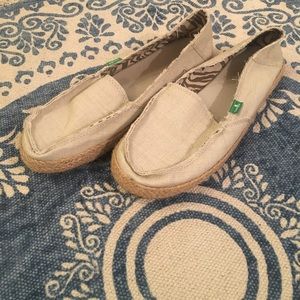 Women’s tan Sanuks